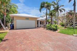 Exterior - Honu Hale: Enjoy your tropical getaway! (Holmes Beach)