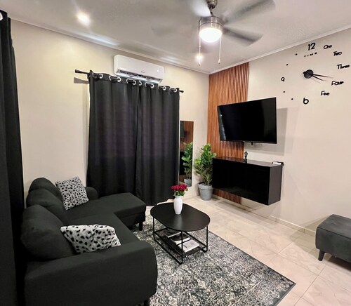 Chic 2-bedroom apartment with AC, WiFi in beautiful Paramaribo