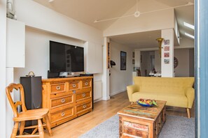 Smart TV - Oyster Cottage, Whitstable (Whitstable)