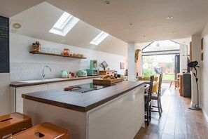 Fridge, microwave, oven, stovetop - Oyster Cottage, Whitstable (Whitstable)
