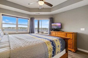 3 dormitorios, tabla de planchar con plancha, cuna de viaje