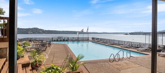Lakefront 1st-Floor Condo, Screened Patio, Pools & Courts