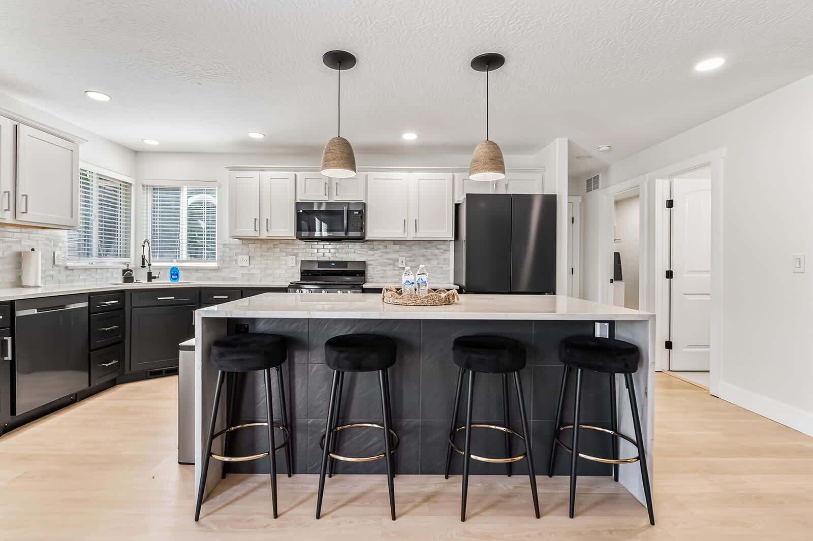 ثلاجة، ميكروويف، فرن، موقد طهي مسطح