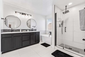 Dusche, Haartrockner, Handtücher