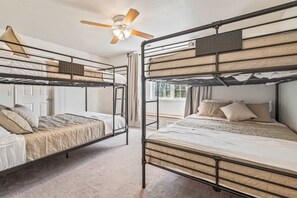 6 habitaciones, escritorio y tabla de planchar con plancha 