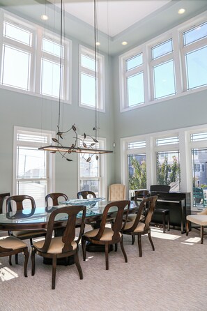 Dining - Beach Block with Pool, Hot Tub & Elevator (Brigantine)