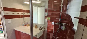 Shower, jetted tub, hair dryer, bidet