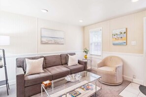 TV, offices - Dean Street's Lower Deck House! (Annapolis)