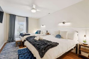 1 slaapkamer, een bureau, een strijkplank/strijkijzer, wifi