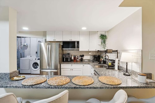 Annapolis Gem: Stylish and Cozy