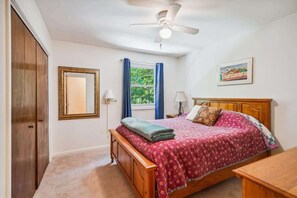 3 chambres, fer et planche à repasser, Wi-Fi, draps fournis