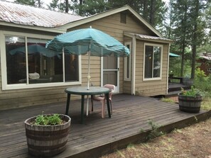 Outdoor dining - Cozy Cabin in McCall (McCall)