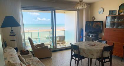 Very pleasant T2 on the beachfront of Plage des Demoiselles - family residence