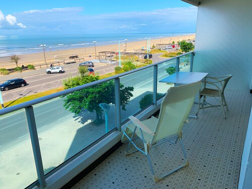 Very pleasant T2 on the beachfront of Plage des Demoiselles - family residence