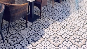 A terrace with outdoor seating, a patterned floor, and a blue fence. - Old City Pansiyon (Istanbul)