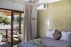 Comfort Double Room, 1 Double Bed, Pool View | Premium bedding, free cribs/infant beds, free rollaway beds, free WiFi