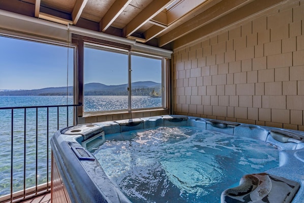 室內 SPA 浴池