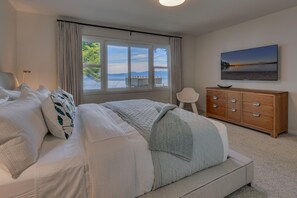 3 bedrooms, Internet - La Dolce Vita – Lakefront, Buoy, Pool Table & Boathouse Deck (Homewood)