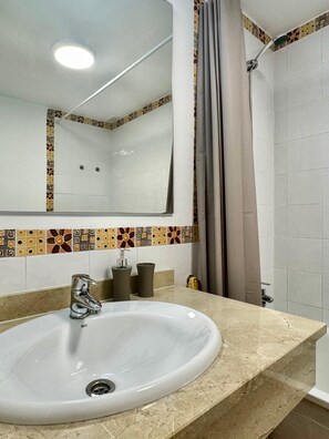 Shower, bidet, towels, soap - Villa Costa Esuri - Ayamonte. Pets accepted! (AN)