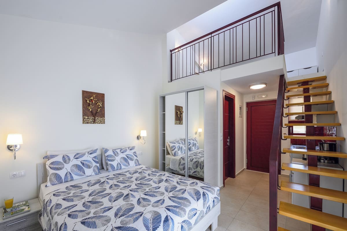 Family Room, Balcony, Sea View | Desk, soundproofing, free WiFi