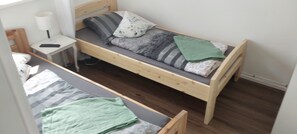 2 bedrooms, iron/ironing board, WiFi, bed sheets