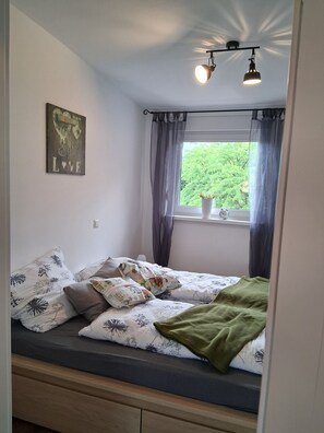 2 bedrooms, iron/ironing board, WiFi, bed sheets