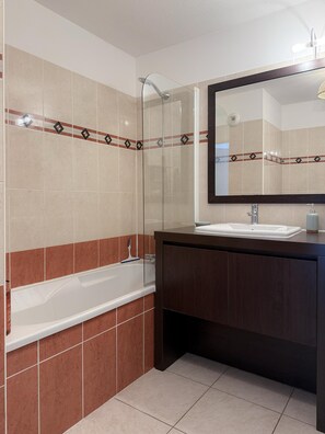 Hair dryer, towels, soap, shampoo - Appartement piscine et Mer Sète Villeroy Plage de la Fontaine Promenade du Lido (Sète)