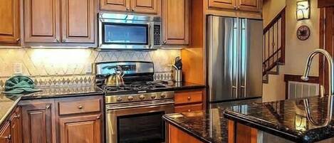 KĂŒhlschrank, Mikrowelle, Ofen, Herdplatte