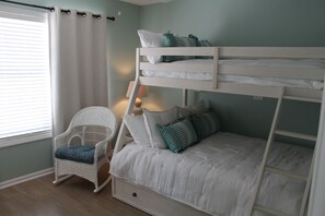 4 chambres, lit de bébé portatif, accès au Wi-Fi (inclus)