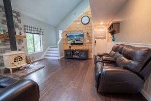 Télévision, livres, espaces bureaux