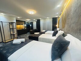 Ropa de cama de alta calidad y minibar 