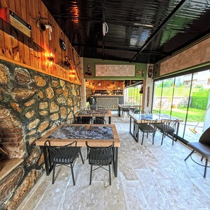 Outdoor banquet area - Tikir House (Denizli)