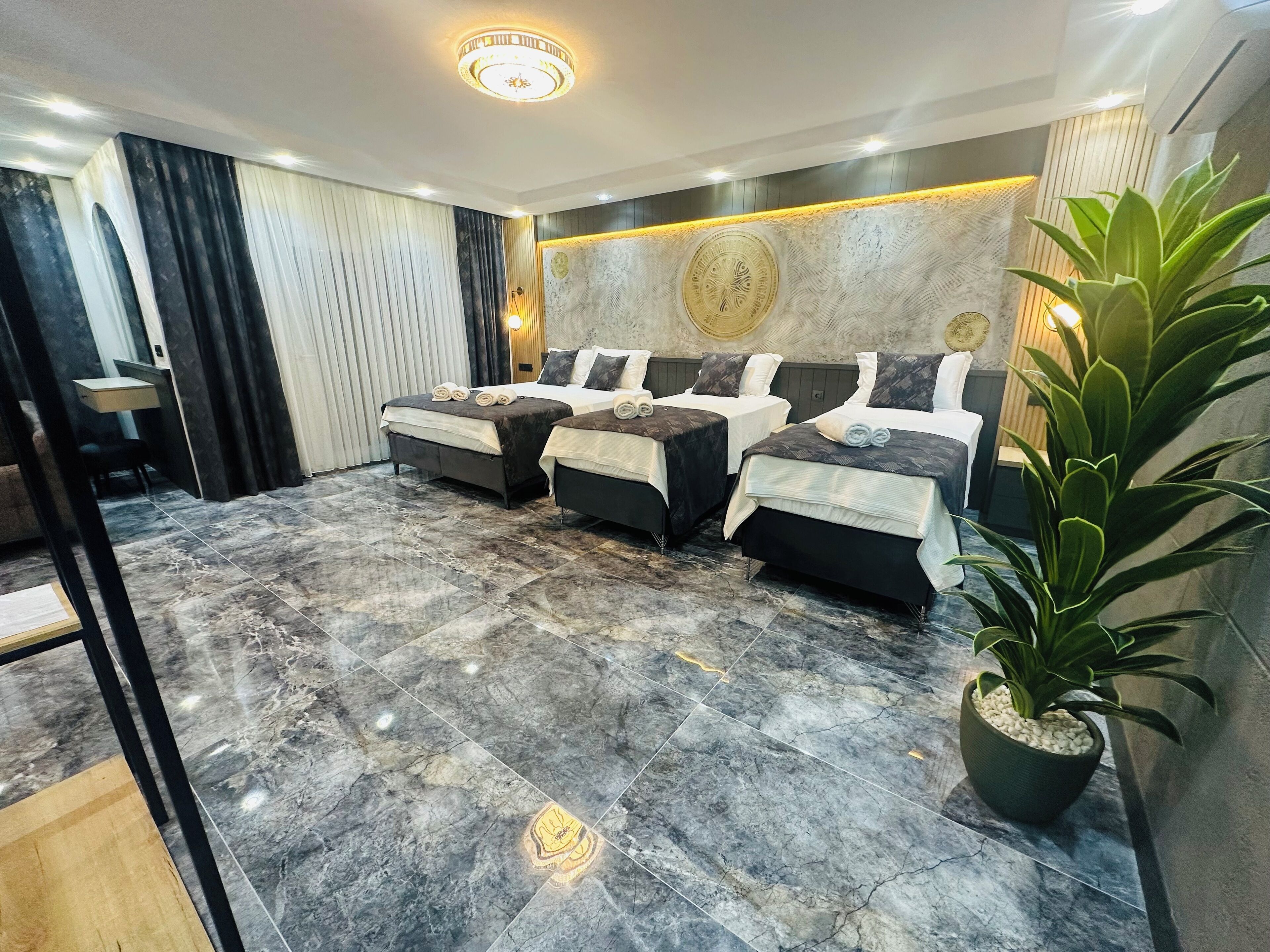 Deluxe-Apartment, Balkon, Bergblick | Hochwertige Bettwaren, Minibar, Zimmersafe, Schreibtisch