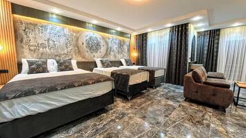 Seprai premium, minibar, brankas, dan meja kerja