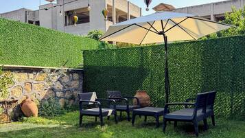 65-Zoll-LCD-Fernseher mit Satellitenempfang