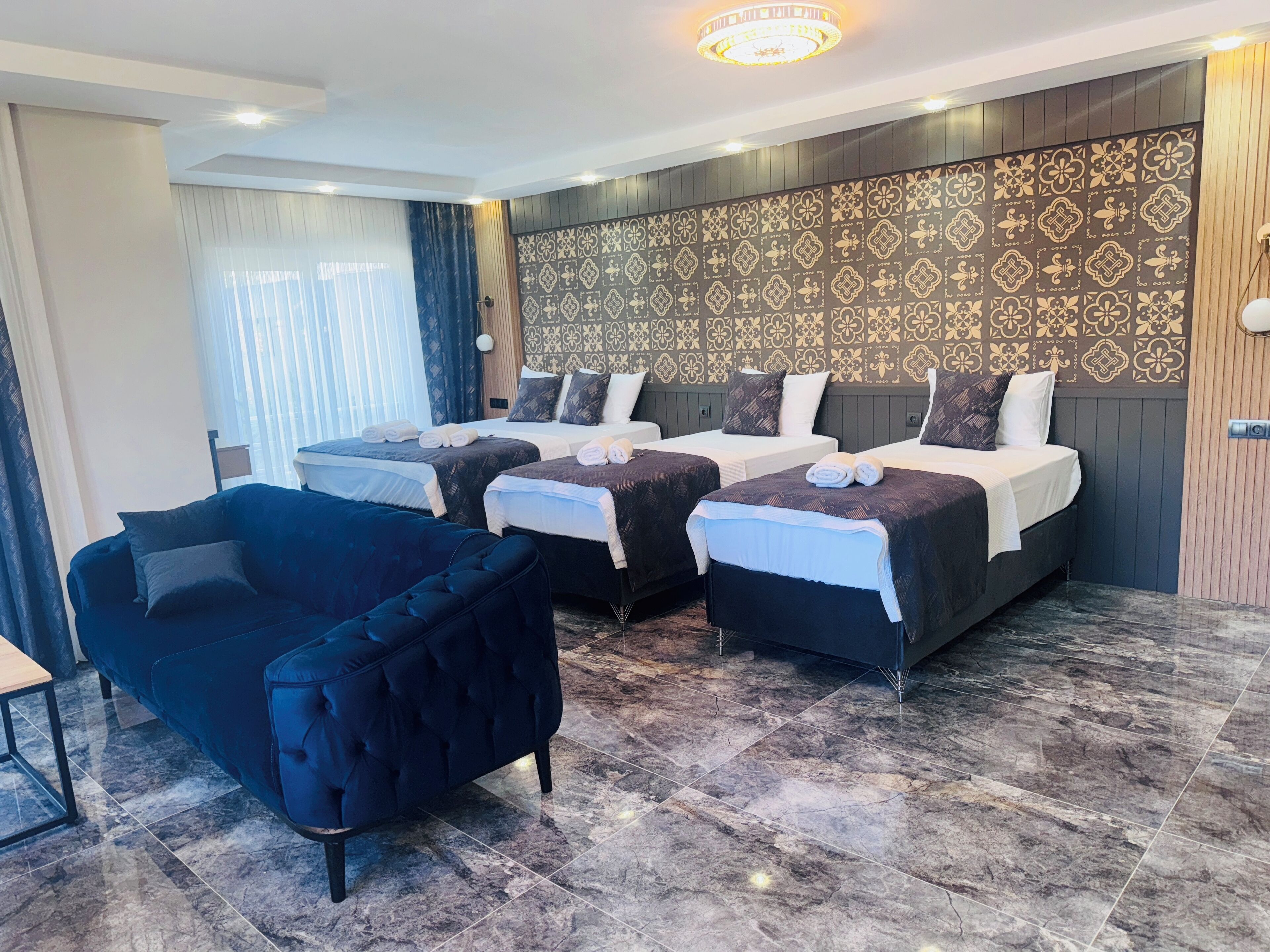 Deluxe-Suite, Balkon, Bergblick | Hochwertige Bettwaren, Minibar, Zimmersafe, Schreibtisch