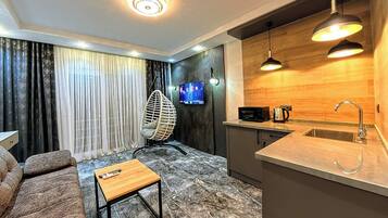 Premium bedding, minibar, in-room safe, desk