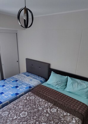 2 chambres, fer et planche à repasser, Wi-Fi, draps fournis