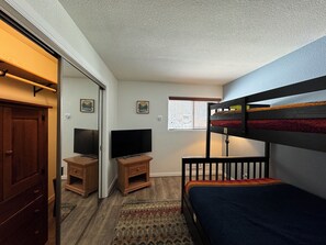 2 quartos, Wi-Fi de cortesia, roupa de cama