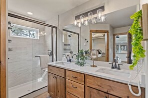 Hair dryer, towels - Views, game rooms, fireplace! (Estes Park)