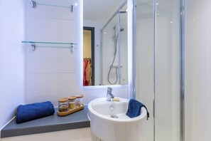 Chambre Simple, non-fumeurs | Salle de bain