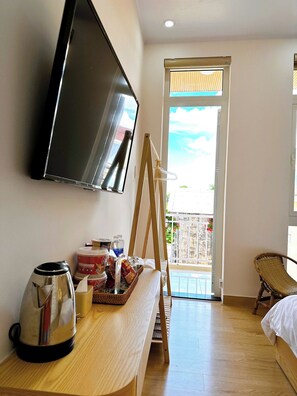 Comfort Double Room, Pets Allowed, City View | Television