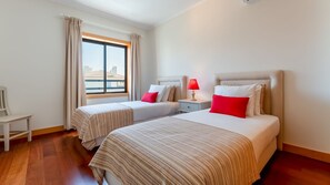 3 chambres, fer et planche à repasser, Wi-Fi gratuit, draps fournis