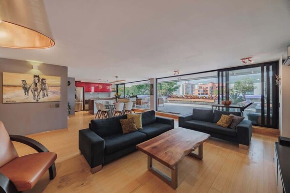 TV, offices - |EP| Mesmerizing Apt W/ Terrace, AC, Office (Medellín)
