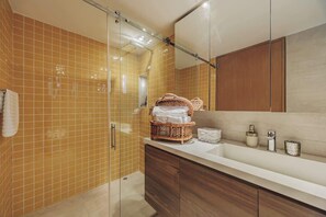 Shower - |EP| Mesmerizing Apt W/ Terrace, AC, Office (Medellín)