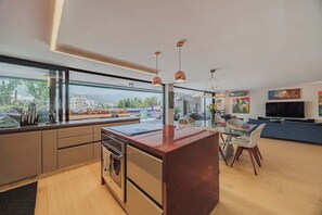 Private kitchen - |EP| Mesmerizing Apt W/ Terrace, AC, Office (Medellín)