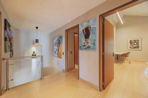 Interior - |EP| Mesmerizing Apt W/ Terrace, AC, Office (Medellín)