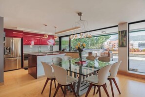 Dining - |EP| Mesmerizing Apt W/ Terrace, AC, Office (Medellín)