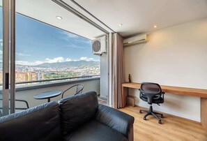 Interior - |EP| Modern Loft W/AC, Workspace, and Scenic Views (Medellín)