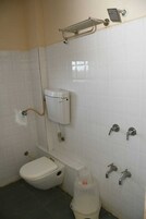 Ducha, artículos de tocador gratuitos, toallas, jabón